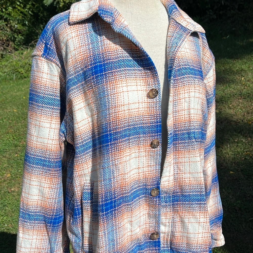 Goodfellow Plaid Medium Thickness Button Down Lon… - image 3